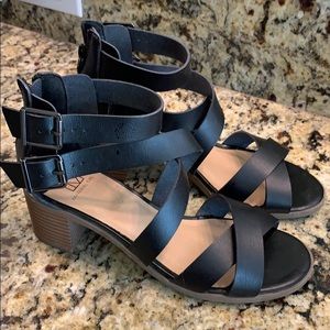 Material girl brand 7.5 W black shoe